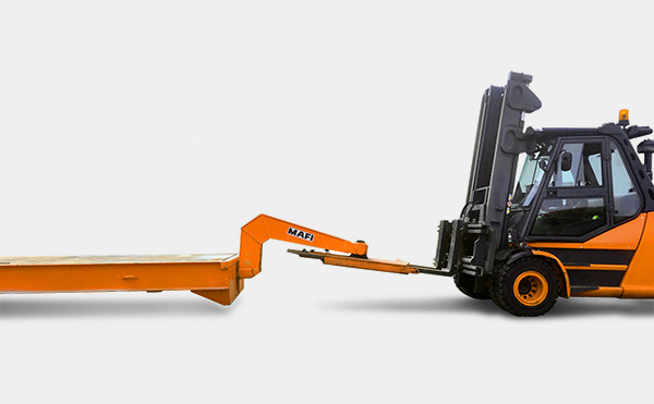 Gabelstapler mit Plattformanhänger